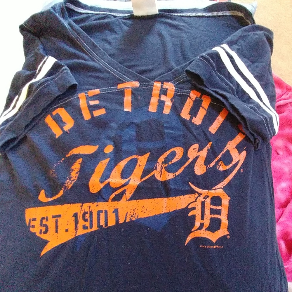 Women's Detroit Tigers tee